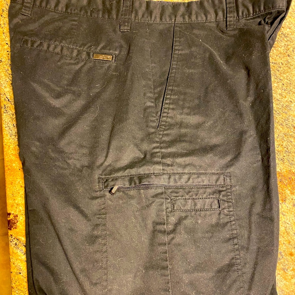 Greg Norman Black shorts size 32.
